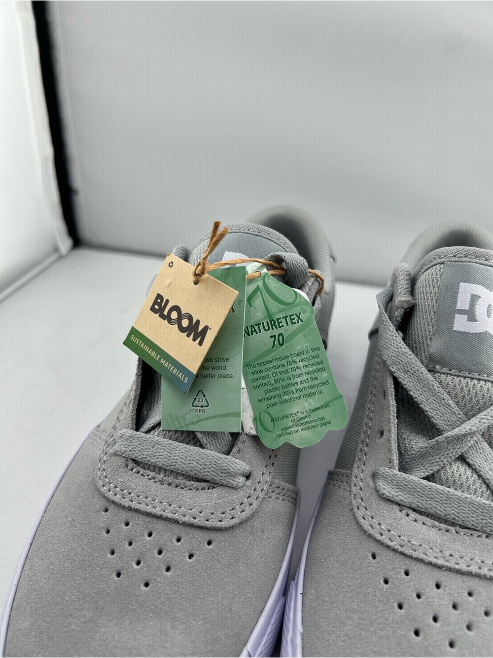 👟DC bloom Grey Suede Skate Sneakers with White Accents - Picture 4 of 12